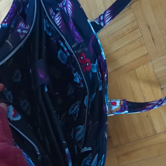 Vera Bradley Tote - Picture 6 of 7